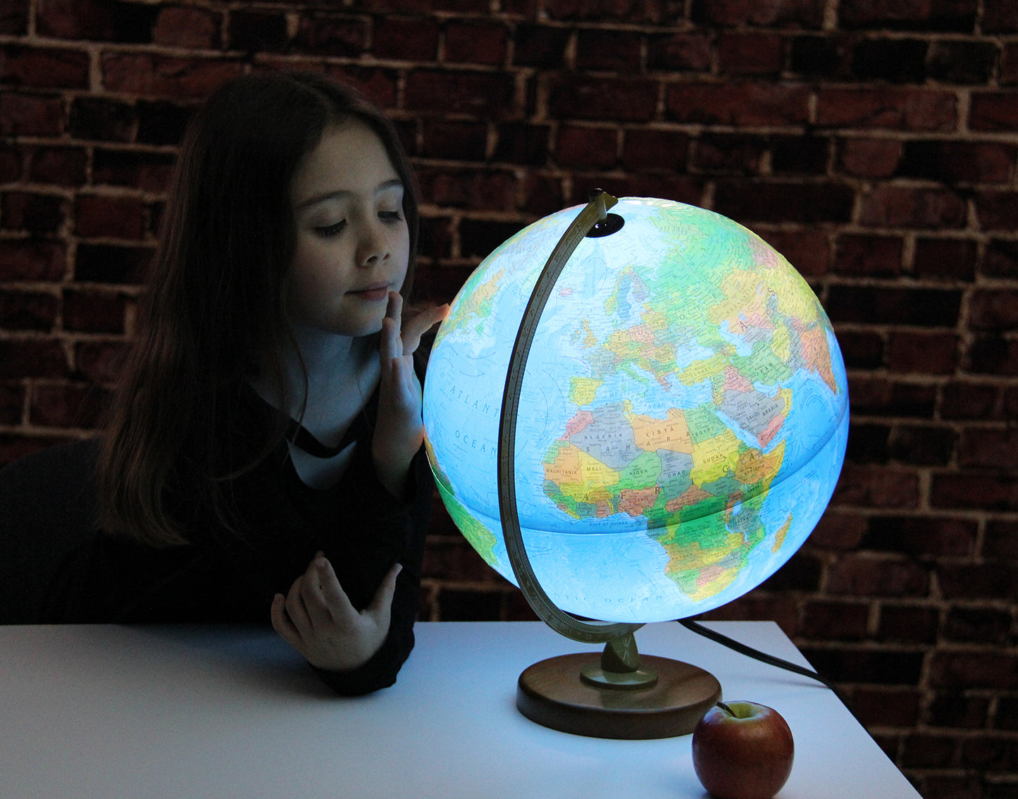 Globe 4 Kids 10" - French Language Illuminated Globe with Augmented Reality